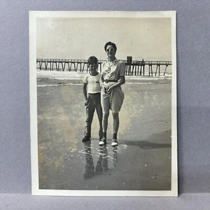 Vintage Found Photo Beautiful Woman Son At Beach Pier Water Sunglasses 1950-60s - Picture 1 of 2