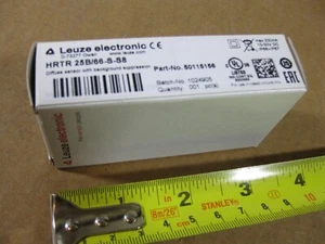 Sensor difuso Leuze Electronic HRTR 25B/66-S-S8 50115156 con soporte de fondo - Imagen 1 de 5