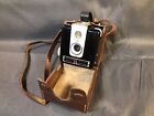 Ancien appareil photo argentique KODAK Brownie flash vintage avec sacoche cuir