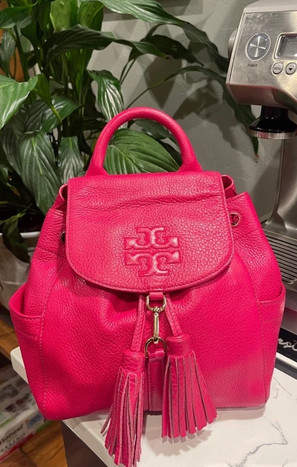 Mochila Barbie Rosa $450 Tory Burch Thea Cuero Guijarro Borla Usada en Excelente Condición Foto 1 de 4