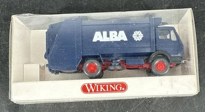 Camión de basura prensado Wiking 6410124 escala HO Pressmullwagen (MB) ALBA Navy Foto 1 de 4