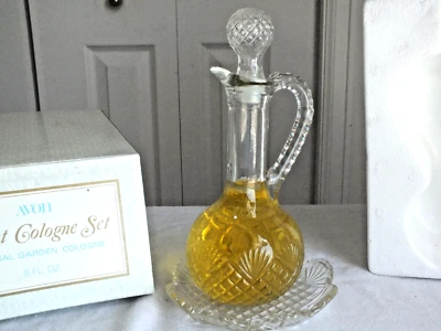 Avon Juego Completo Vidrio Transparente CRUET COLONIA Jardín Imperial 8 OZ NUEVO EN CAJA NOS De colección Foto 1 de 4