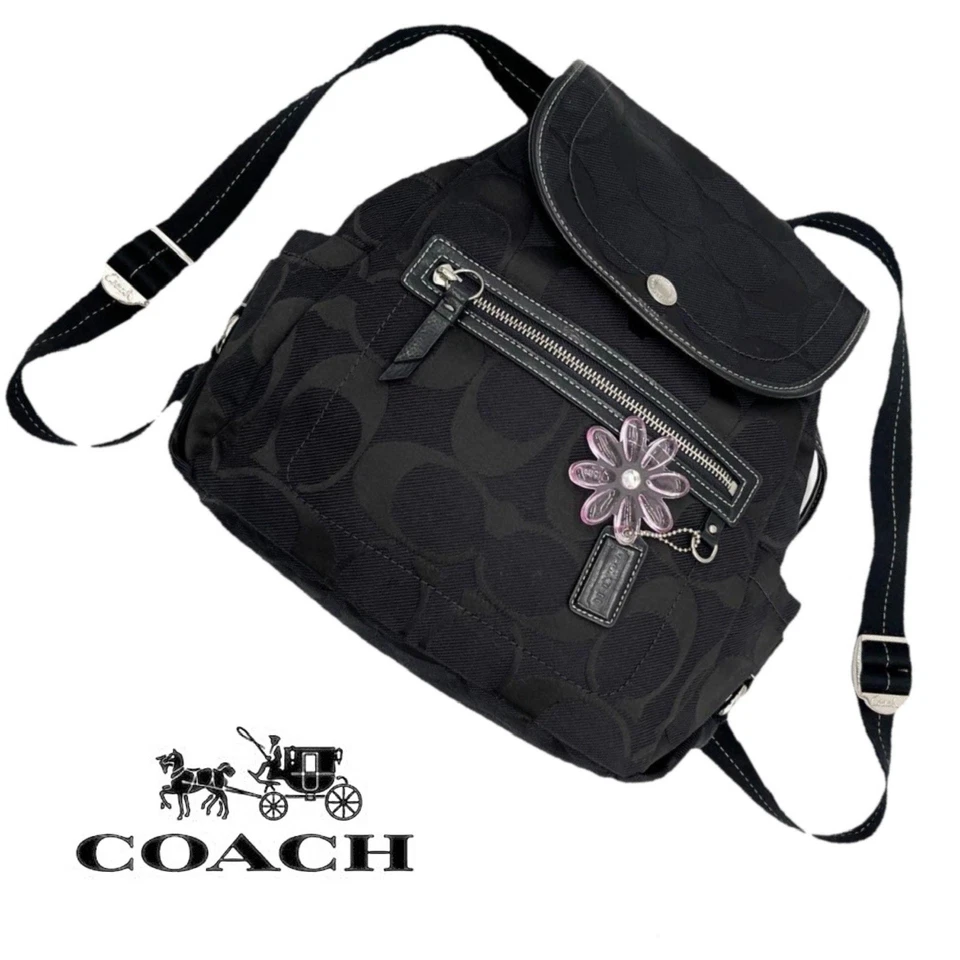 🌸 Mochila Coach Kyra Daisy Signature negra en Sig "C" 🌸 Nunca usada Precio de venta sugerido por el fabricante $298 Foto 1 de 4