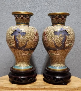 Vintage Paar chinesische Cloisonné Vasen mit Holzsockel *Drachenmotiv* - Bild 1 von 14