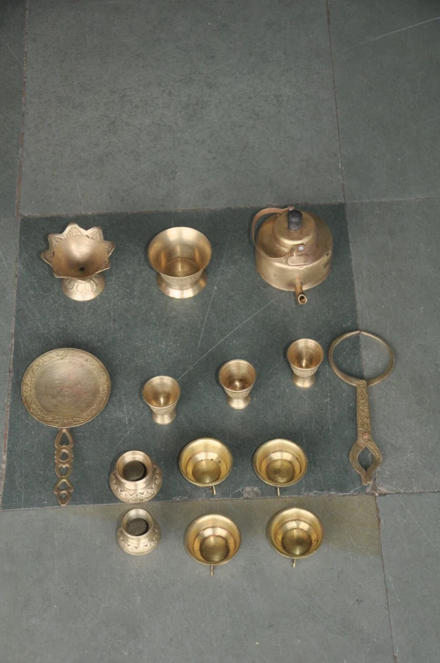 Artículos para casa de muñecas bebé grabados artesanales de latón vintage de 14 piezas Foto 1 de 4