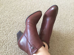 NIB Stuart Weitzman HIPGALChocolate calf leather Stacked heel Back zipper  7 8.5