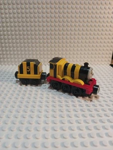 Thomas & Friends Take n Play Yellow BUSY AS A BEE JAMES w/ Tender Diecast Train - Picture 1 of 13