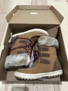 Roxy Rainer II Snow Boot (size 6) - Picture 1 of 5