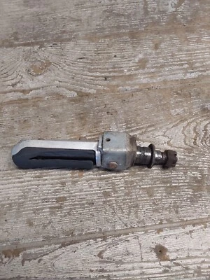 1992 92 89-97 Suzuki GSF400 Bandit reposapiés delantero izquierdo conductor reposapiés Foto 1 de 4