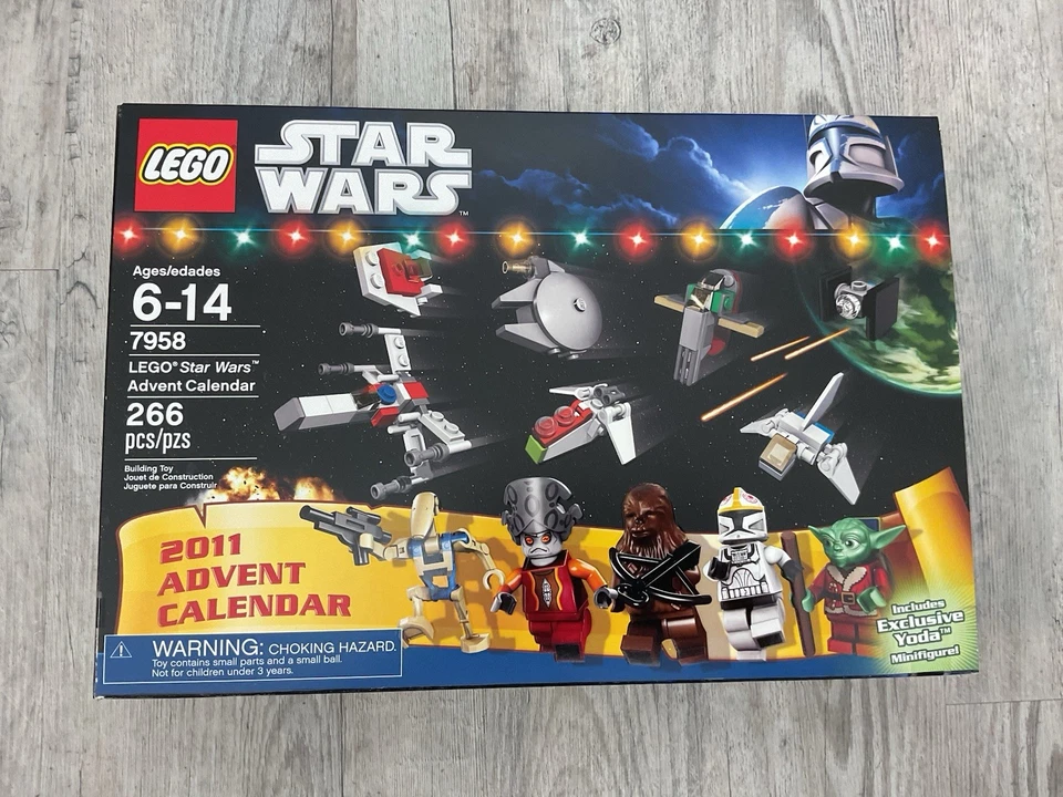 LEGO 7958 STAR WARS 2011 ADVENT CALENDAR Countdown Christmas Chewbacca Mini Fig - Image 1 of 4