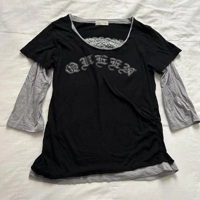 Camiseta marca japonesa negra y gris encaje capas fuente gótica Queen top talla grande Foto 1 de 4