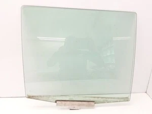 Mercedes Benz W124 E250 2.5D 83kW Estate 1995 Rear right door window glass - Picture 1 of 7