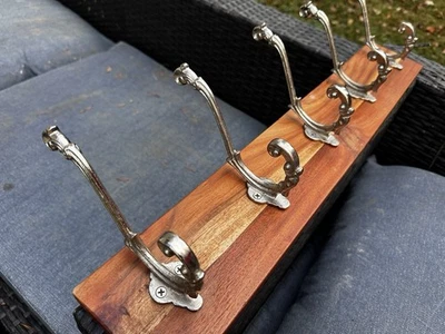 Perchero de entrada de pared de madera con 5 ganchos de madera maciza Foto 1 de 4