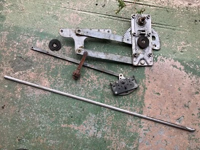 JaguarMark 2, 240, 340. Daimler 250 berlina; piezas de puerta trasera izquierda; $30 cada una Foto 1 de 4