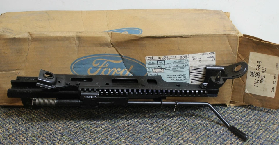 Оригинальный регулятор гусеницы сиденья для правосторонней стойки F1CZ-58671704-B 1991-96 Mercury Tracer/Ford Escort(FB4 - Изображение 1 из 2