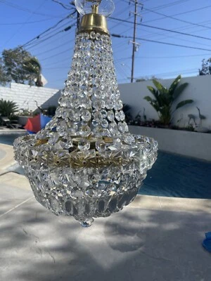 Lámpara de techo antigua vintage de latón y cristales GRANDE de 22 pulgadas de alto X 15 pulgadas Foto 1 de 4