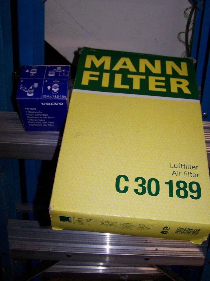 Filtro de aceite Volvo 1275810 y filtro de aire Mann C30189 2001-2009 Volvo S60 S80 V70  Foto 1 de 1