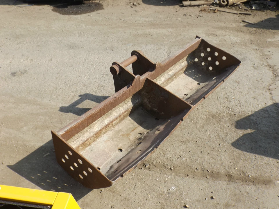 1.5m 3CX Grading Bucket P/D 45mm D/W 175mm C/C 345mm (1002) - Image 1 of 1