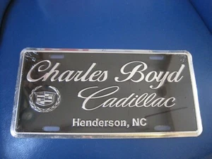 NOS Charles Boyd Cadillac Henderson, NC. Metall Booster Kennzeichen - Bild 1 von 2