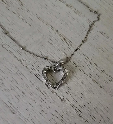 Collar colgante corazón diamante oro blanco 10k Chuck Clemency NYCII Foto 1 de 4