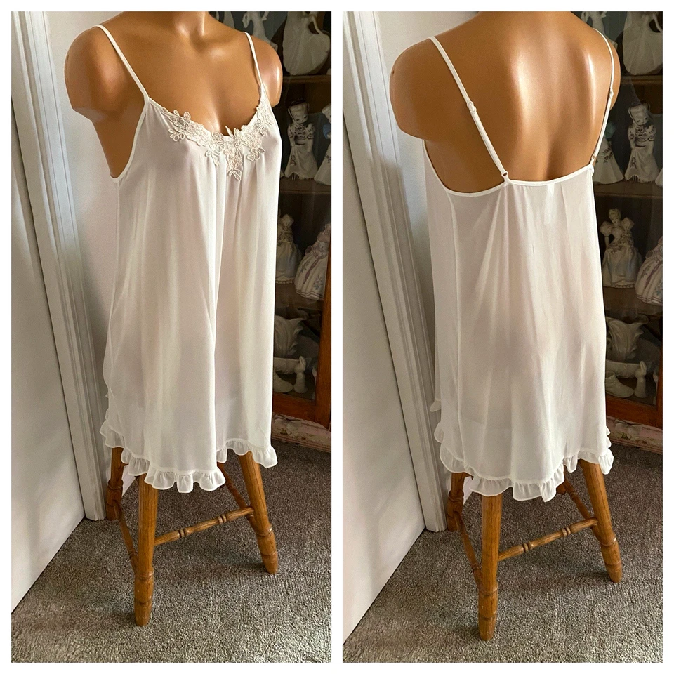 GILLIGAN & O'MALLEY WHITE W/ LACE APPLIQUE & RUFFLE TRIM SHORT NIGHTGOWN SZ S - Image 1 of 4