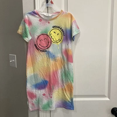 Vestido Camiseta Smiley World X H&M Tie Dye 8/10 Niñas En muy buen estado “Elige una sonrisa” Foto 1 de 4