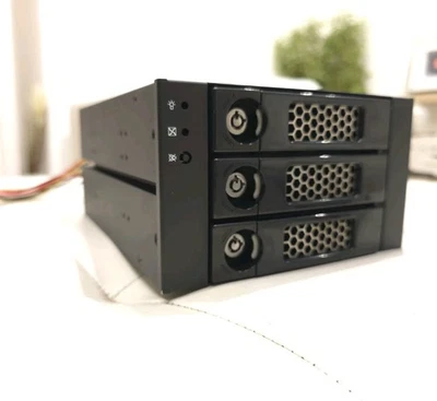 ICY BOX IB-553SSK Wechselrahmen 3x 3.5" SATA SAS Hot Swap HDD Rack Aluminium - Bild 1 von 4