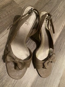 Sandalen mit Absatz von Esprit, Gr. 37 Beige Schleife - Bild 1 von 2