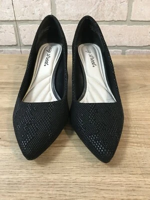 Bombas femininas EASY STREET pretas com textura de biqueira pontiaguda, tamanho 7M - Imagem 1 de 4