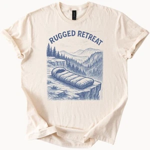 Schlafsack Tee Rugged Retreat Camping Abenteuer Shirt - Bild 1 von 6