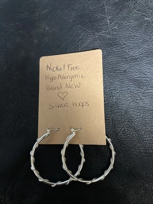 Hermosos pendientes de aro grandes nuevos en tono plata.  ¡Sin níquel e hipoalergénico! Foto 1 de 4