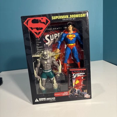 Juego de 2 figuras de acción DC Direct Superman vs. Doomsday paquete con cómic Foto 1 de 3