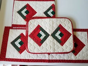 VTG HANDMADE 7 PC QUILTED PLACE MATS TABLE RUNNERS SET HOLLY BERRIES CHRISTMAS - Picture 1 of 11