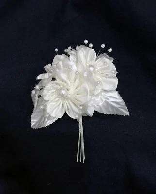 36 Flower. Pearls w/ a Spray On The Satin Flowers of The Bride. 3 Flower x 12  - Image 1 of 4