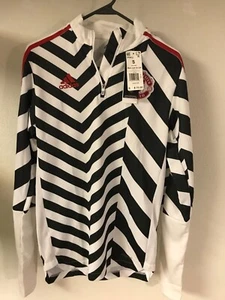 CAMISETA DEPORTIVA ADIDAS MANCHESTER UNITED FÚTBOL VERDE PRIMEGREEN NUEVA CON ETIQUETAS: TALLA PEQUEÑA - Imagen 1 de 6