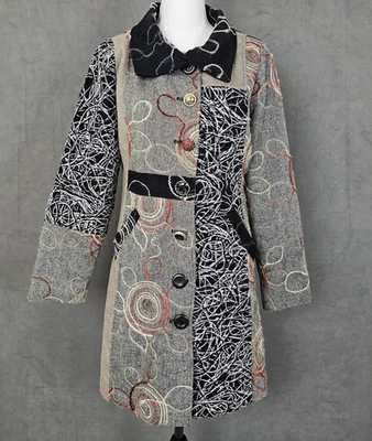 Abrigo para mujer Sacred Threads gris medio negro boho chaqueta bordada con retazos Foto 1 de 4