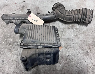 1996 - 2000 年克莱斯勒 Sebring 空气盒和进水管 #3657 — 第 1/2 张图片