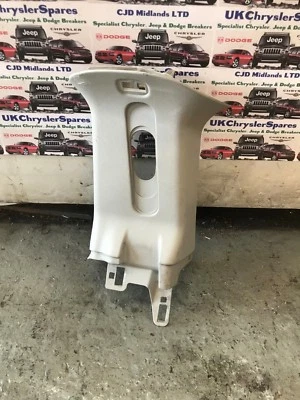 Chrysler Grand Voyager 2008-12 центральный C пост ремней безопасности отделкой чехол панель ОС справа - Изображение 1 из 4