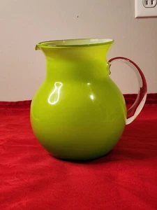 Vintage Trinkkrug Glas limettengrün klarer Henkel - Bild 1 von 9