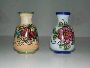 ANFORA PICCOLA SOUVENIR ARTIGIANALE IN CERAMICA FIORI VARI COLORI VINTAGE CU5 - Foto 1 di 3