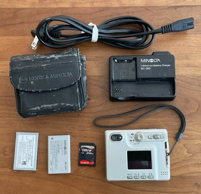 Cámara digital Minolta DiMAGE XT con 2 baterías, SD, cargador y estuche - FUNCIONA Foto 1 de 4