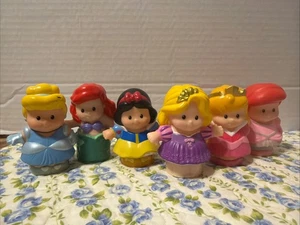 Little People Disney Princess Lote de 6 Fisher Price Ariel Cenicienta Blancanieves - Imagen 1 de 17