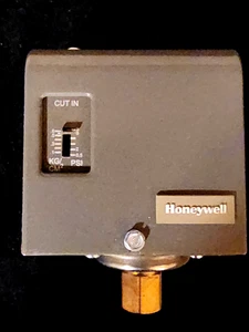 Honeywell PA404A1009 Pressure Controller - Picture 1 of 7