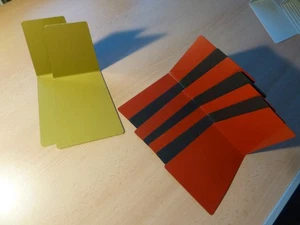 19 Fermalibri, Metallo Verniciato (10x Bianco 4x Rosso 3x Nero 2x Beige), 14 cm - Foto 1 di 5