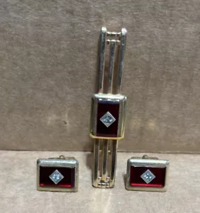 Tie Clip & Cuff Links Set Vintage Gold Tone Crimson Red Stone Mens - Picture 1 of 2