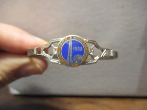 1939 NEW YORK WORLD'S FAIR ORIGINAL KIDS SOUVENIR BRACELET RARE 2 INCH - Picture 1 of 7
