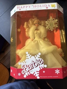 Vintage 1989 Happy Holidays Barbie Doll Special Edition with Snowflake Ornament - Picture 1 of 3