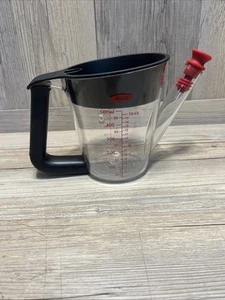 OXO Good Grips 4 Tassen / 1 Liter Fettabscheider BPA-frei und spülmaschinenfest - Bild 1 von 4