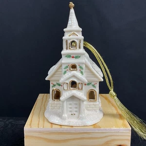 Lenox Villaggio di Natale Chiesa Ornamento Illuminato 3,75" Porcellana Decorazione Festività - Foto 1 di 9
