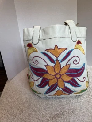 Vintage Lucky Brand Embroidered Purse. Hobo White Flowers - Image 1 of 4
